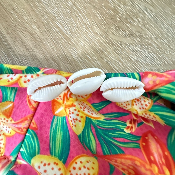 Shell Bikini - Picture 4 of 4